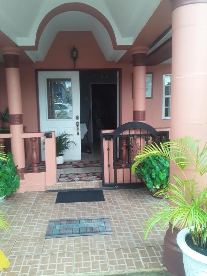 Derick'S Inn Piarco Dış mekan fotoğraf